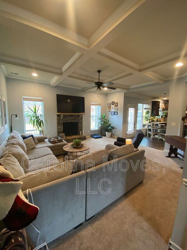 229 Lovelace Ct - Photo 5 of 17