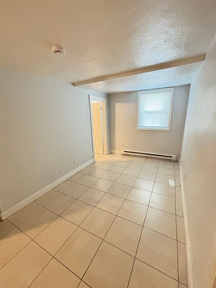 384 W Tilghman - Photo 2 of 16