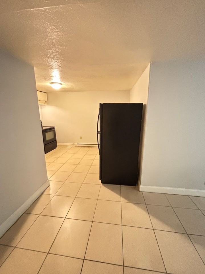 384 W Tilghman - Photo 3 of 16