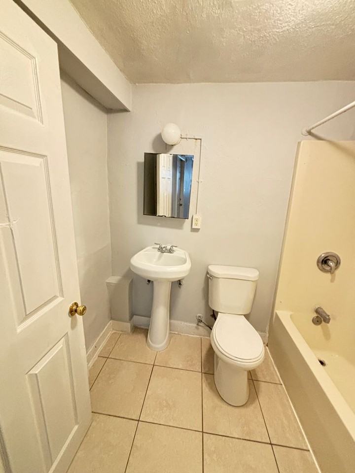 384 W Tilghman - Photo 4 of 16