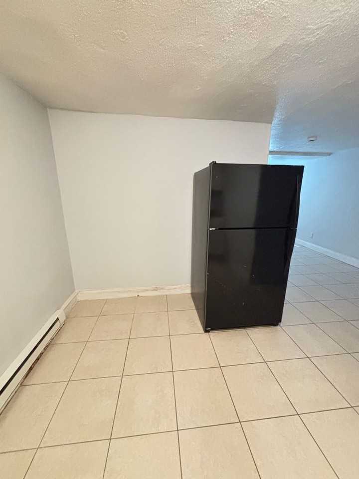 384 W Tilghman - Photo 6 of 16