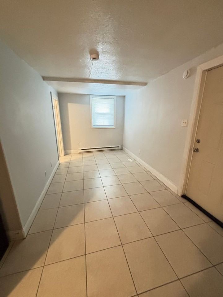 384 W Tilghman - Photo 7 of 16