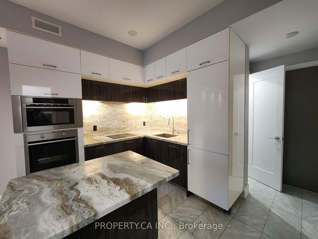 15 Merchants' Wharf - Photo 2 of 11