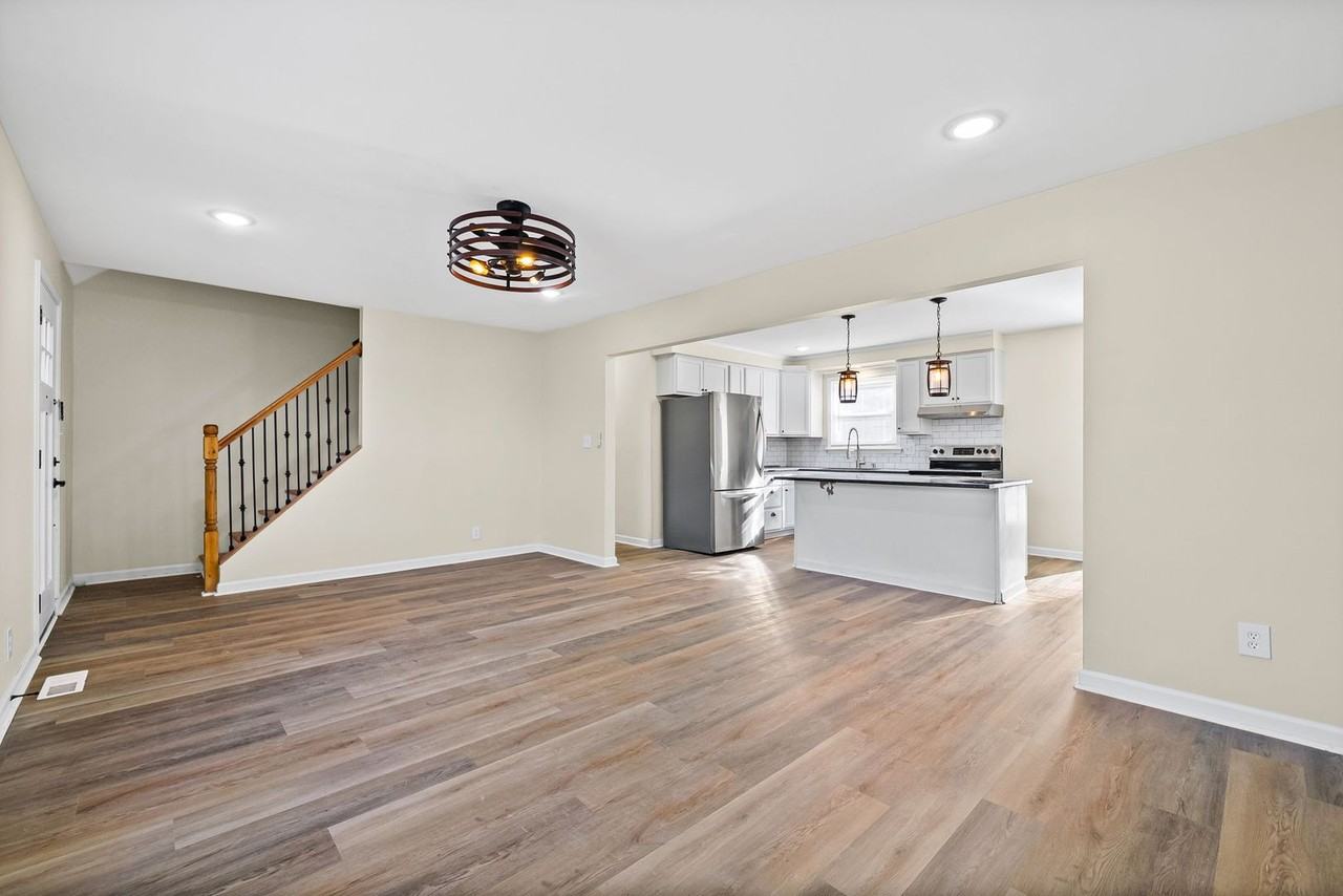 564 Briarwood Dr - Photo 5 of 29