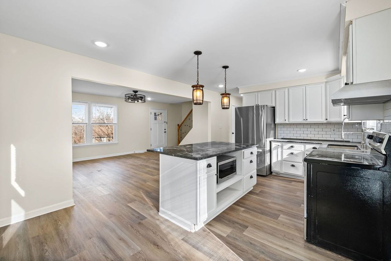 564 Briarwood Dr - Photo 7 of 29