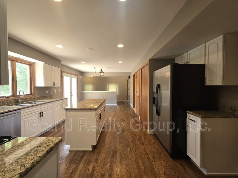 1565 Old Barn Cir - Photo 6 of 30