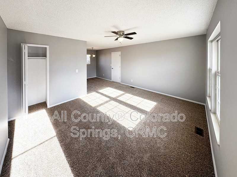 6680 Parkridge Ct - Photo 2 of 22