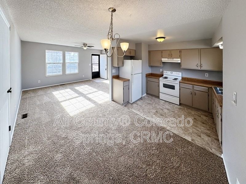 6680 Parkridge Ct - Photo 7 of 22