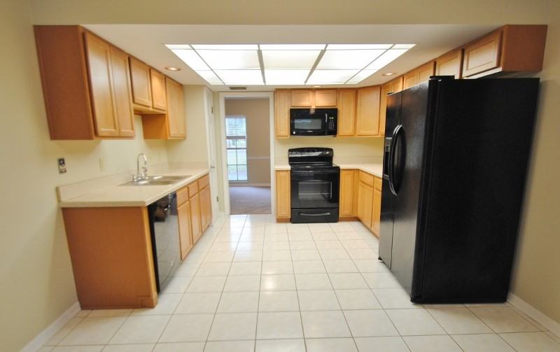 1009 S Sweetwater Blvd - Photo 3 of 12