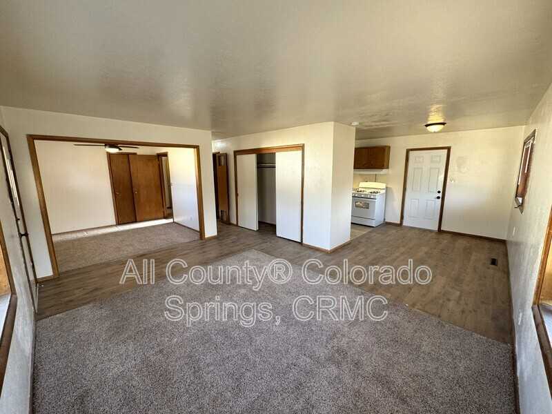 211 N Foote Ave - Photo 3 of 16