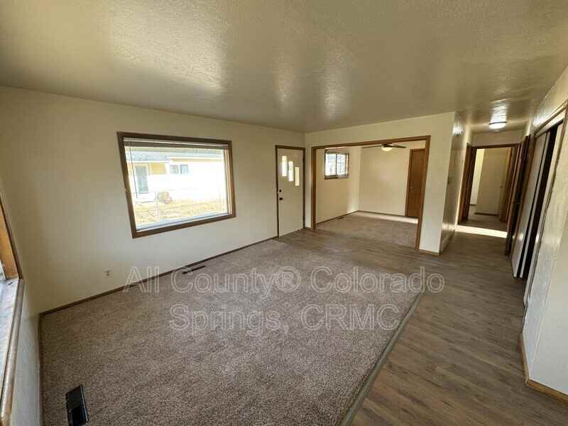 211 N Foote Ave - Photo 6 of 16