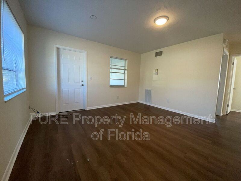 1922 W Freeman Pl - Photo 3 of 33