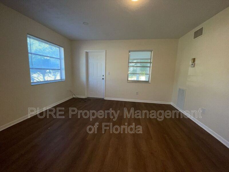 1922 W Freeman Pl - Photo 4 of 33