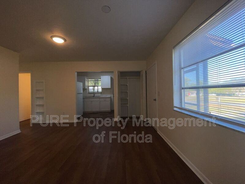 1922 W Freeman Pl - Photo 5 of 33