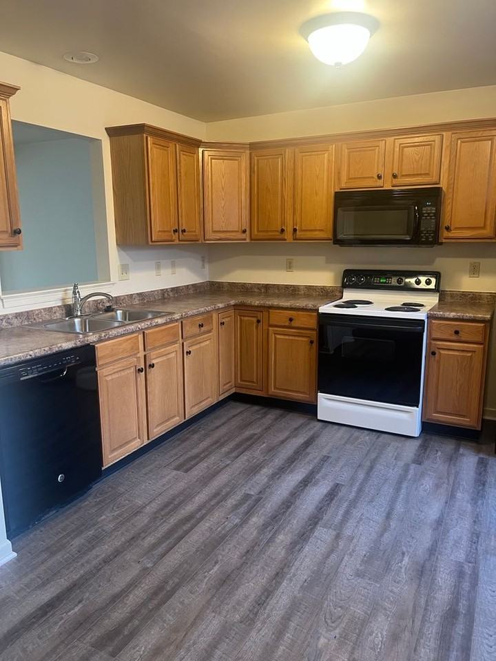 Woods Edge Townhomes (08wo) - Photo 3 of 24