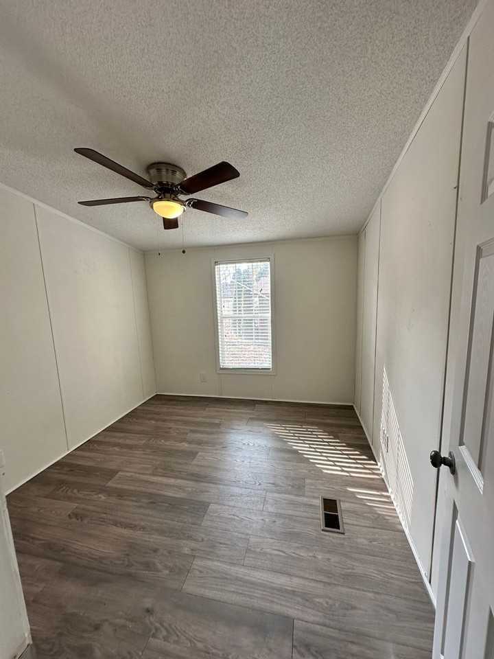 261 Burnetts Way - Photo 5 of 17