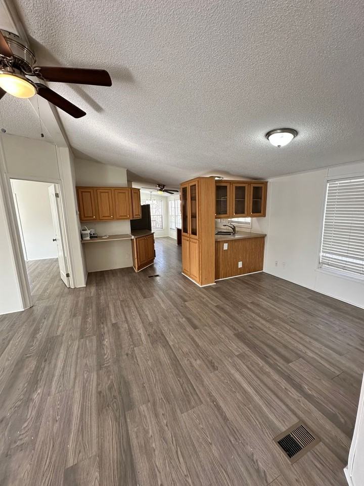 261 Burnetts Way - Photo 7 of 17