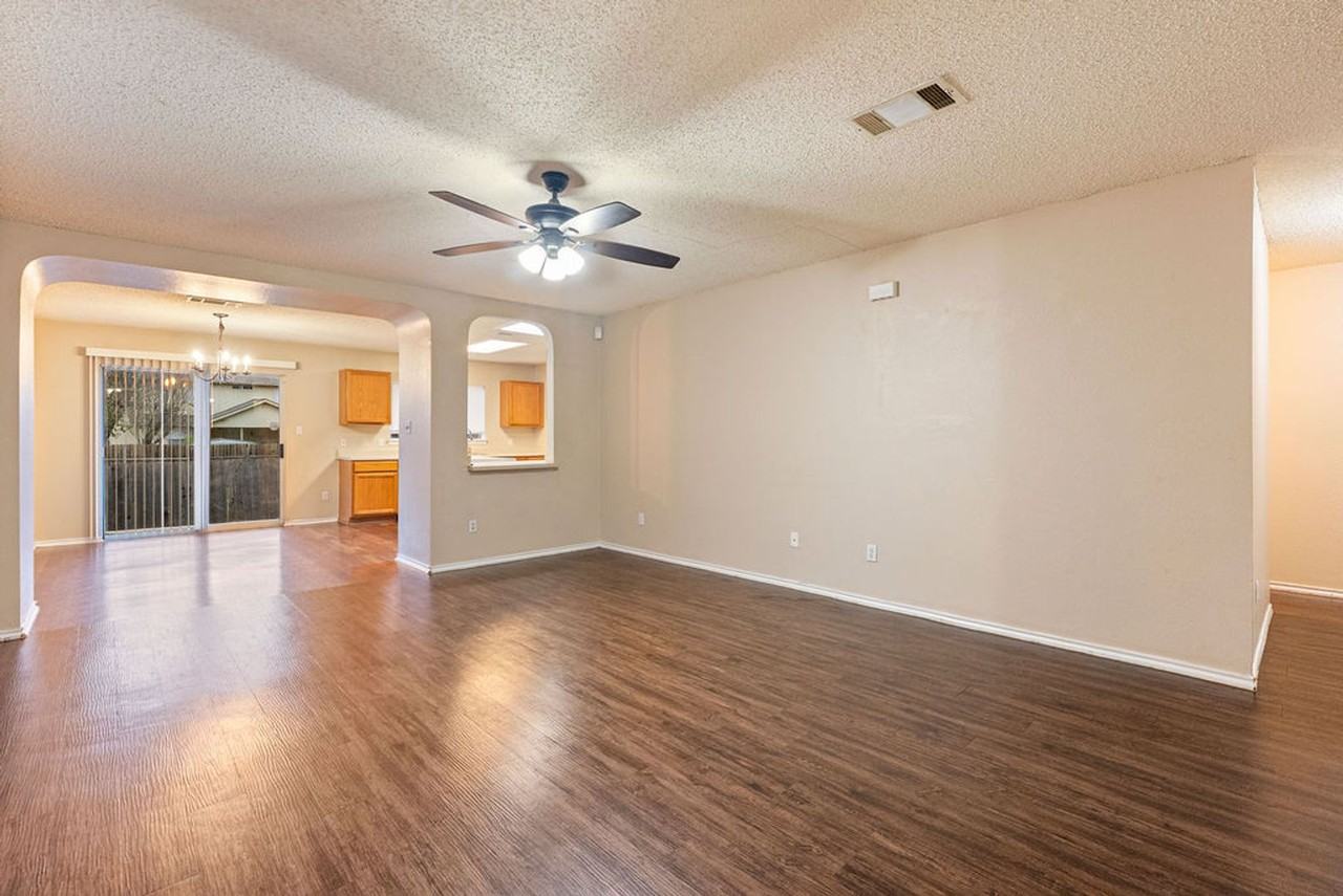 1236 Hughmont Dr - Photo 3 of 18