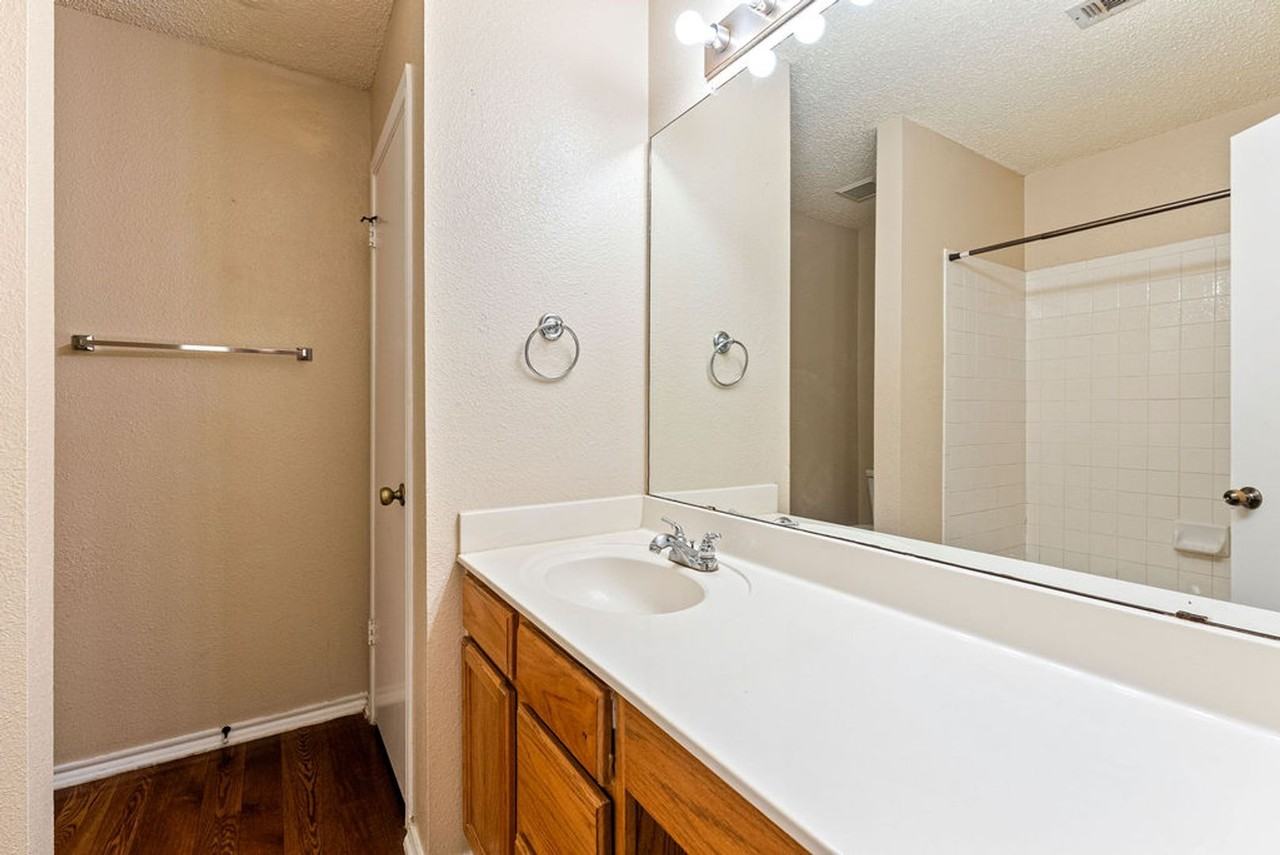 1236 Hughmont Dr - Photo 7 of 18