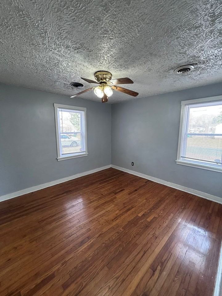 701 Yorkshire Dr - Photo 5 of 8