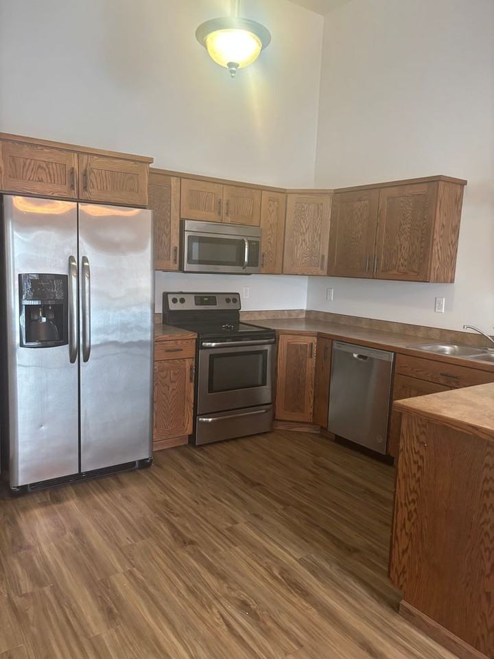 975 30th Ave W - Photo 2 of 6