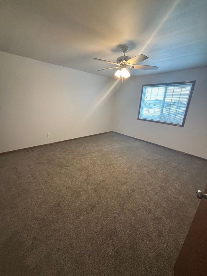 975 30th Ave W - Photo 3 of 6