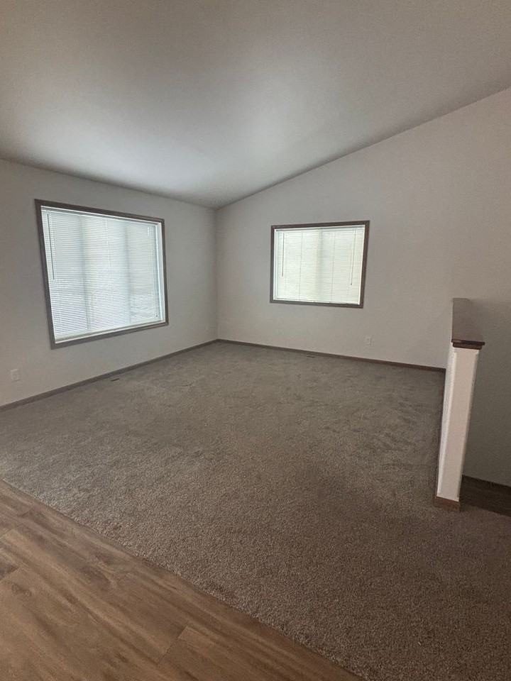 975 30th Ave W - Photo 5 of 6