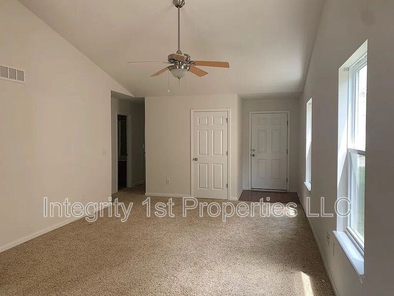 3645 Nw 84th Ter - Photo 4 of 6