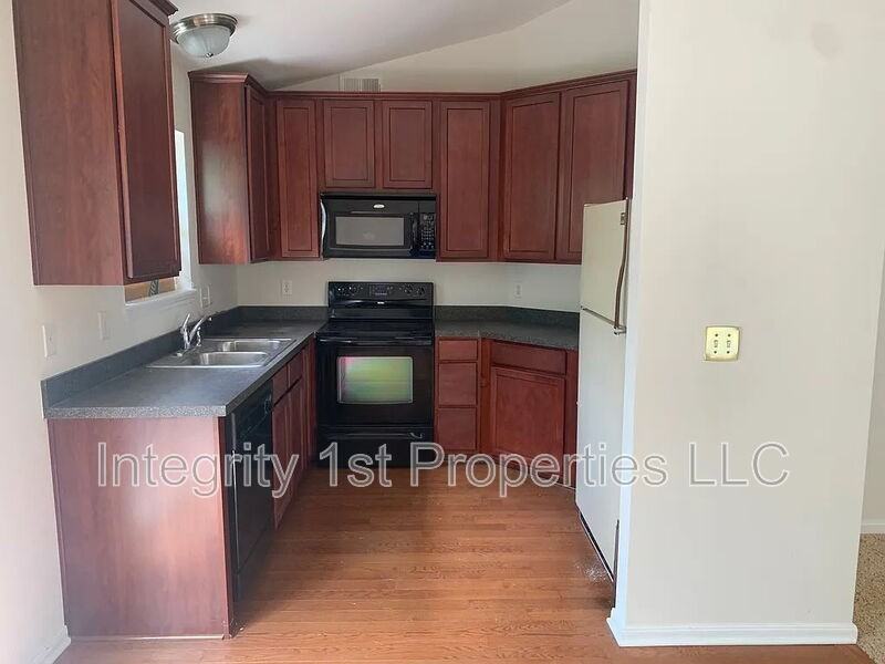 3645 Nw 84th Ter - Photo 5 of 6