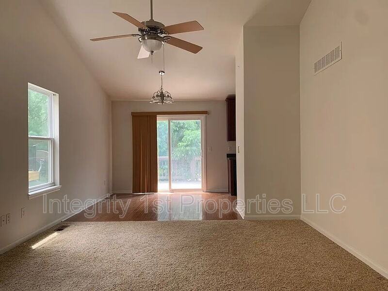 3645 Nw 84th Ter - Photo 6 of 6