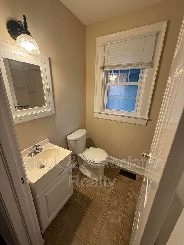 220 S Elm St #1 - Photo 6 of 6