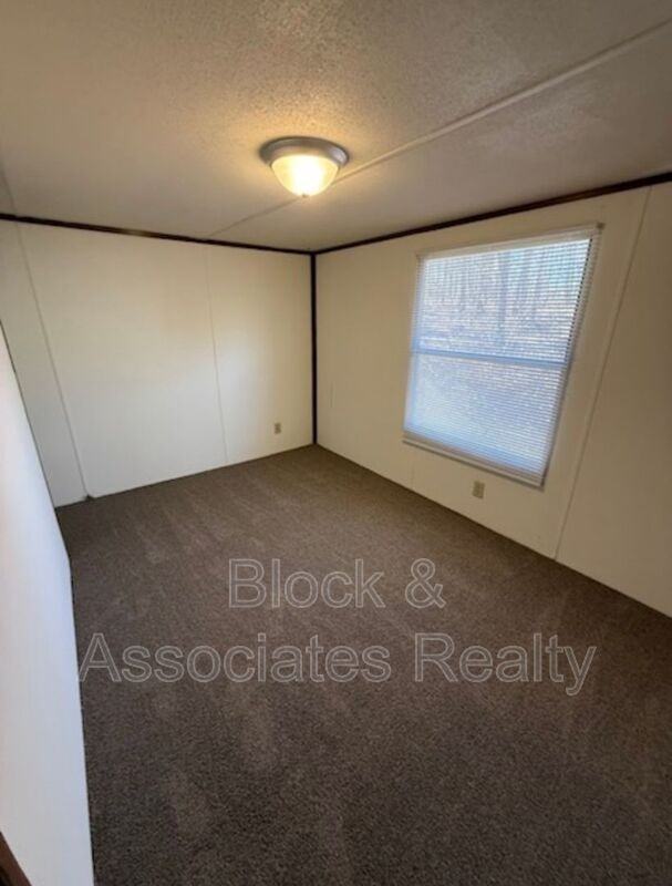 608 Springdale Dr - Photo 4 of 7