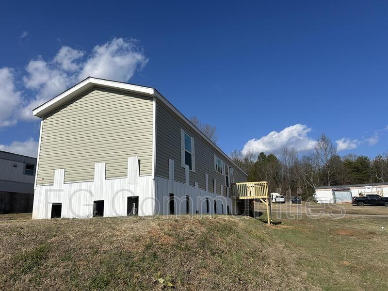 66 Mount Pilot Mhp Dr #66MTPILOT - Photo 3 of 24