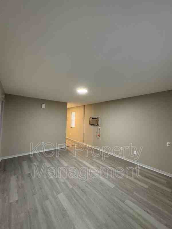 201 Nw K St - Photo 2 of 7