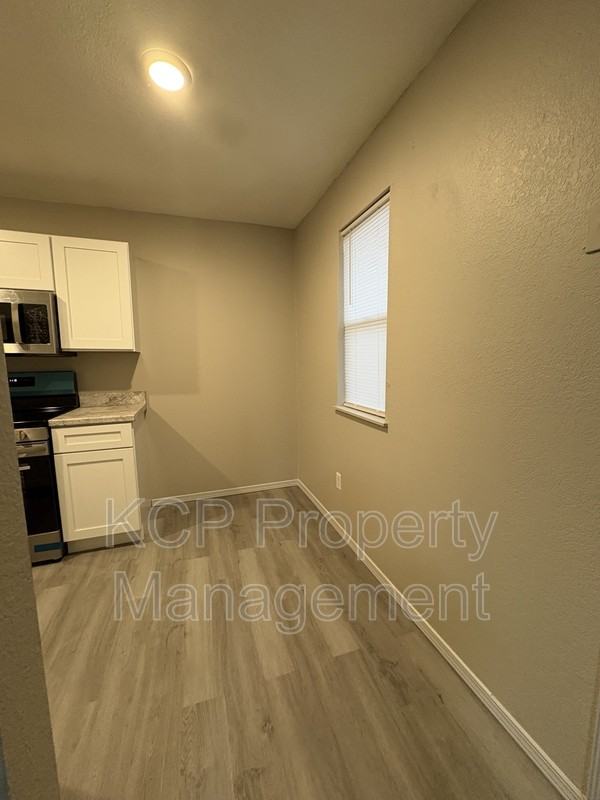 201 Nw K St - Photo 4 of 7