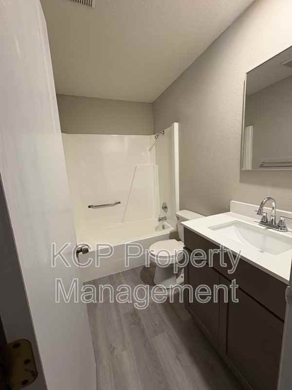 201 Nw K St - Photo 6 of 7