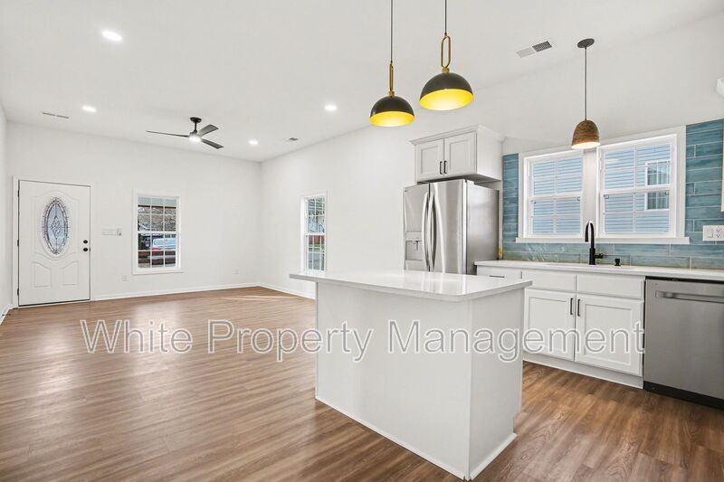 62 4th St - Photo 4 of 18