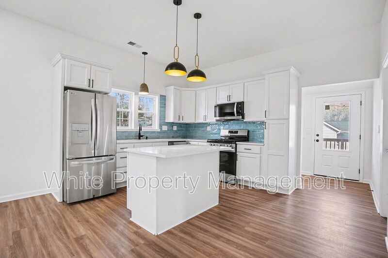 62 4th St - Photo 5 of 18