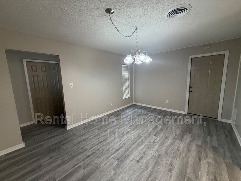 769 Hendrix Ave - Photo 4 of 10