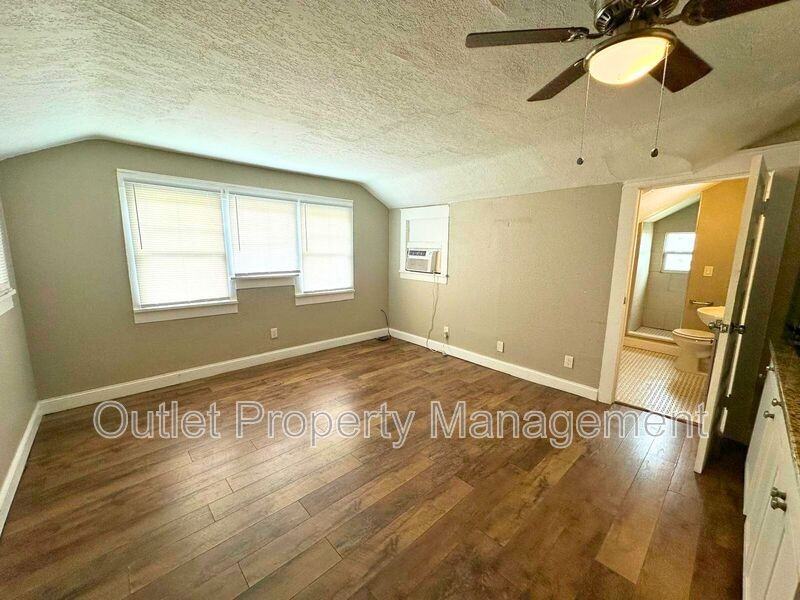 129 E Concord St #04 - Photo 2 of 5