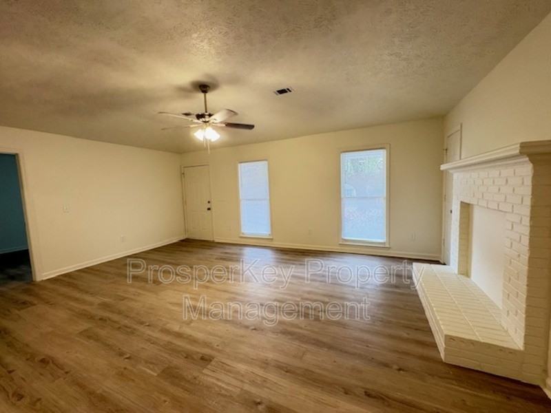 106 Bonanza Dr - Photo 3 of 20