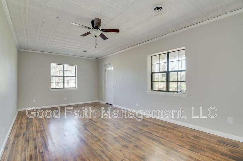 2401 Norfolk St - Photo 5 of 17