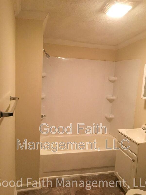 313 W 11th St - Photo 5 of 9