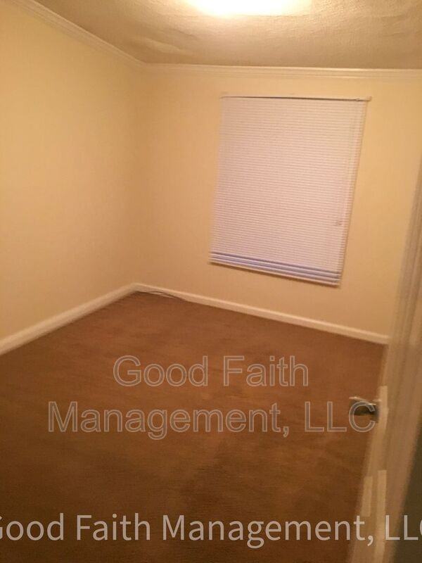 313 W 11th St - Photo 6 of 9