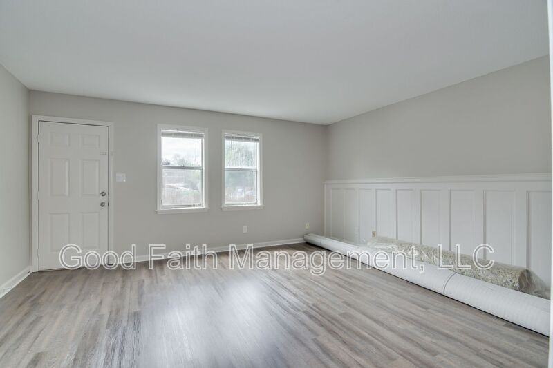 304 Greene St - Photo 6 of 21