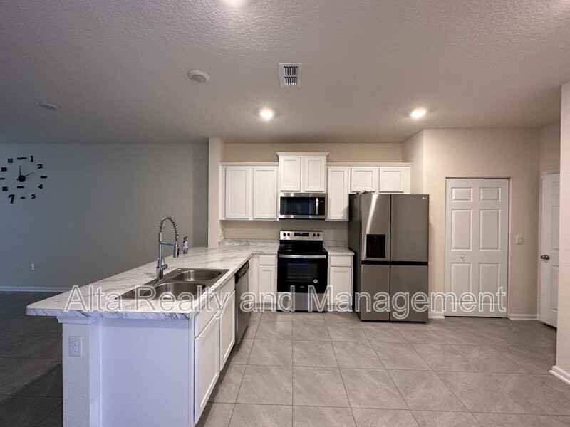 878 Observatory Pkwy - Photo 4 of 17