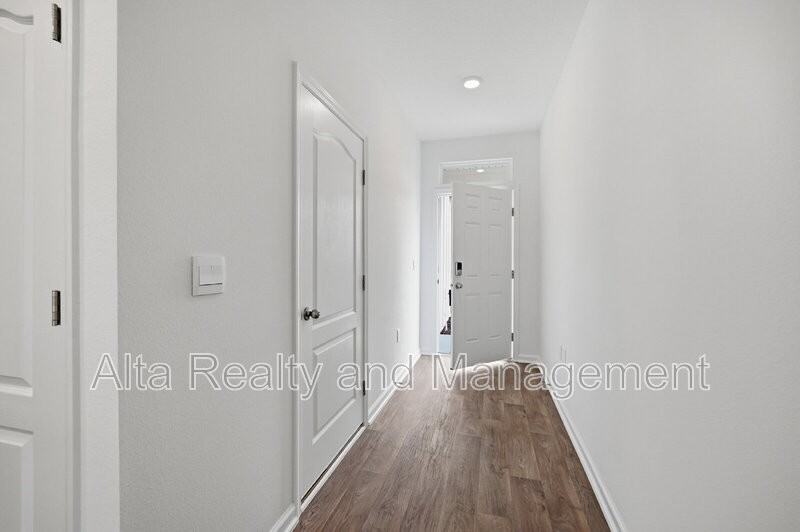 5663 Coppers Edge Ln - Photo 4 of 31