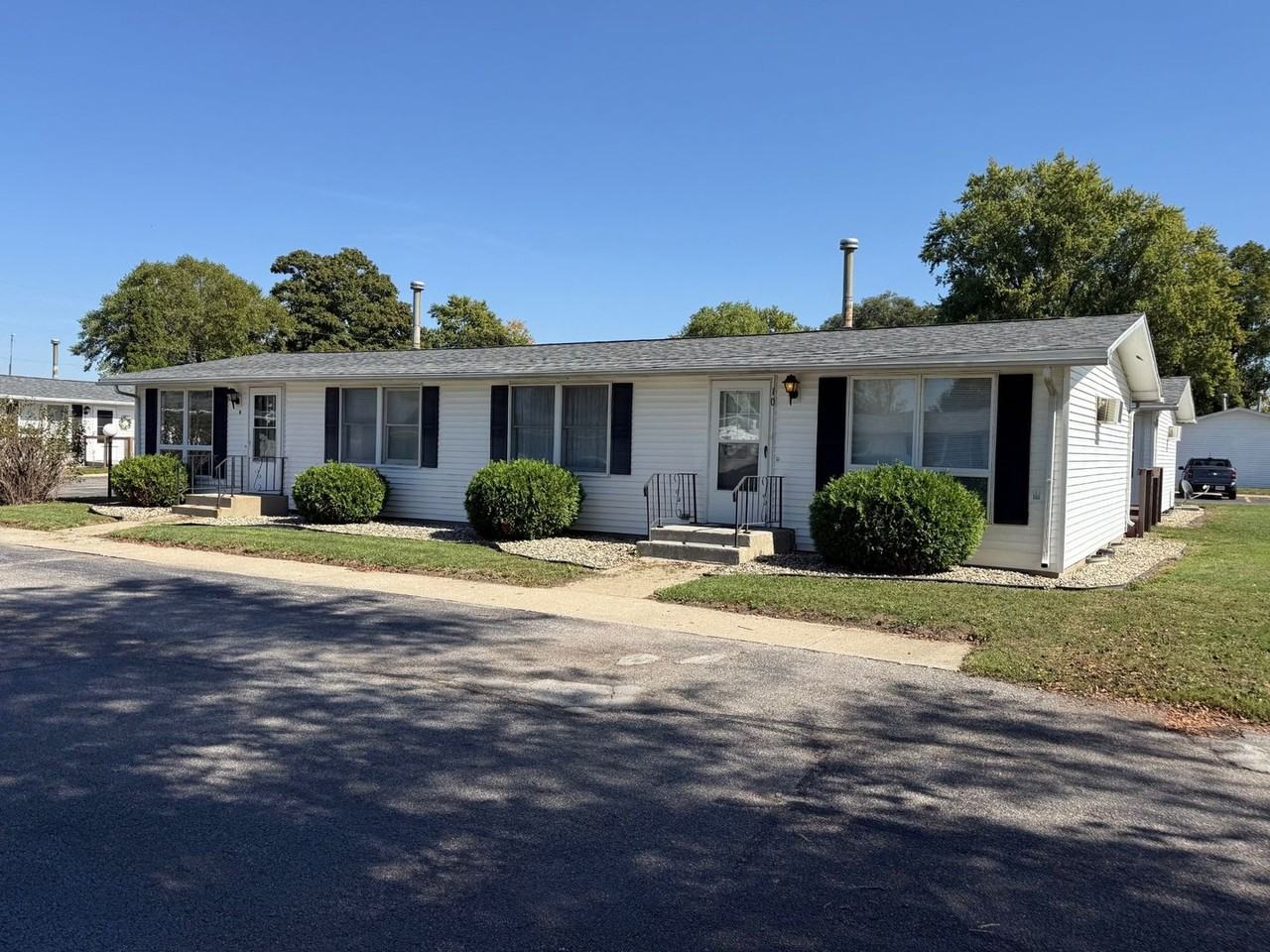 PRAIRIE VIEW APARTMENTS - Photo 5 of 6