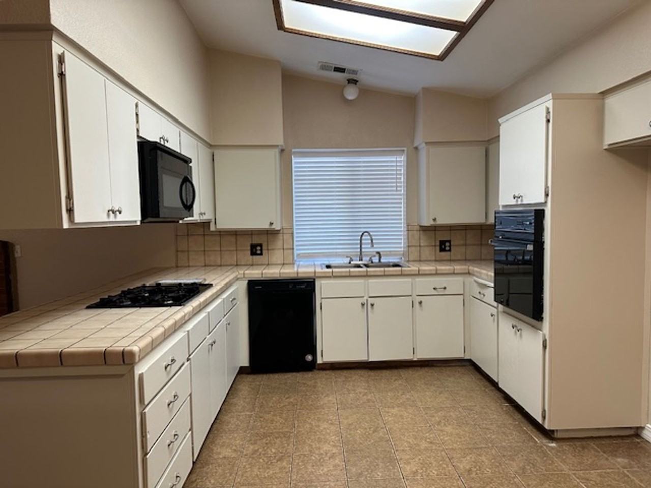 1340 Jean Ave - Photo 4 of 10