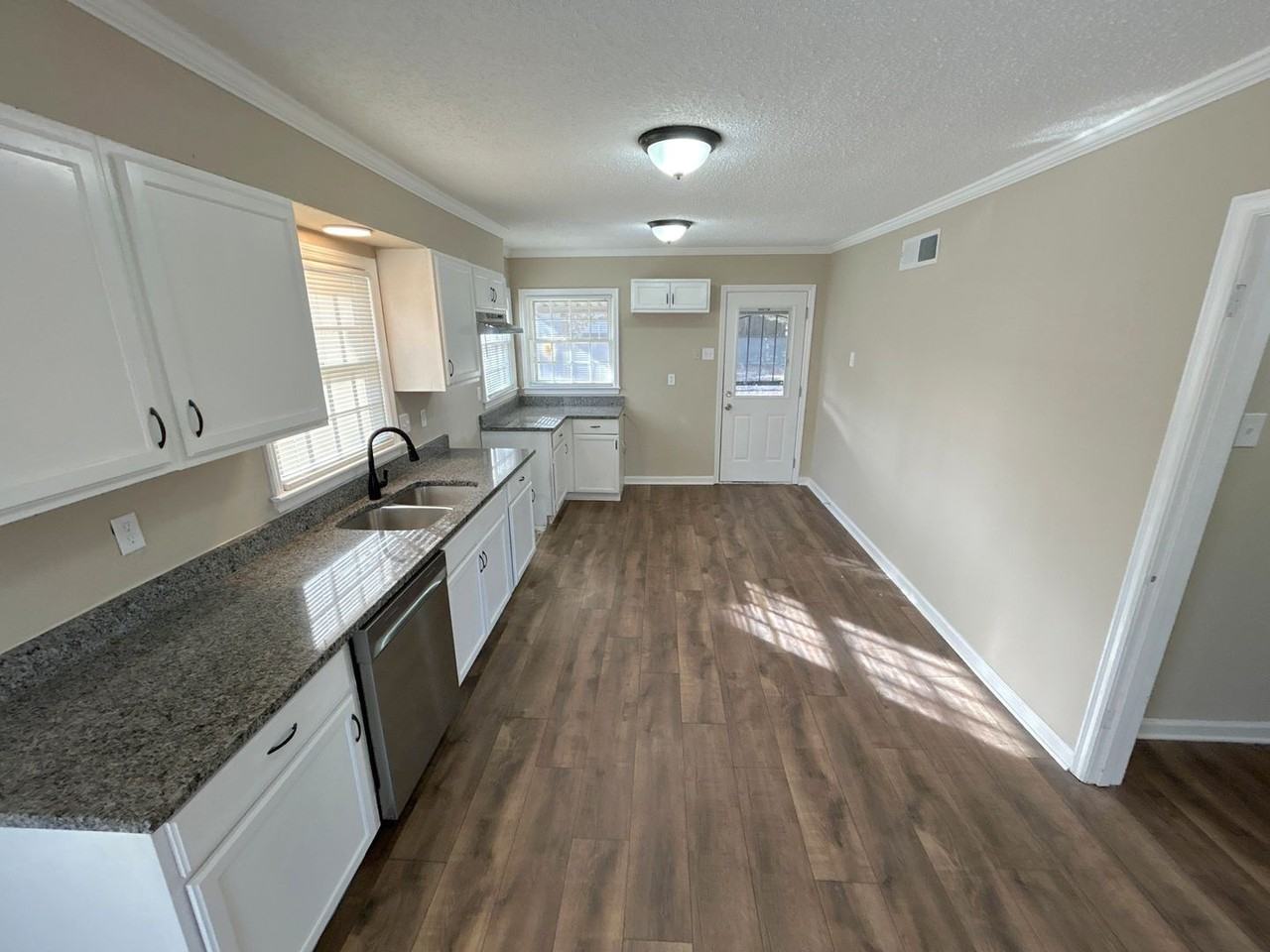 3437 Walnut Grove Rd - Photo 2 of 13